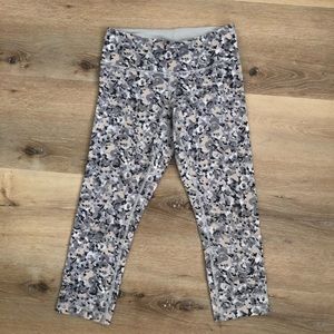 lululemon Grey Leopard Crop Pants Sz 4